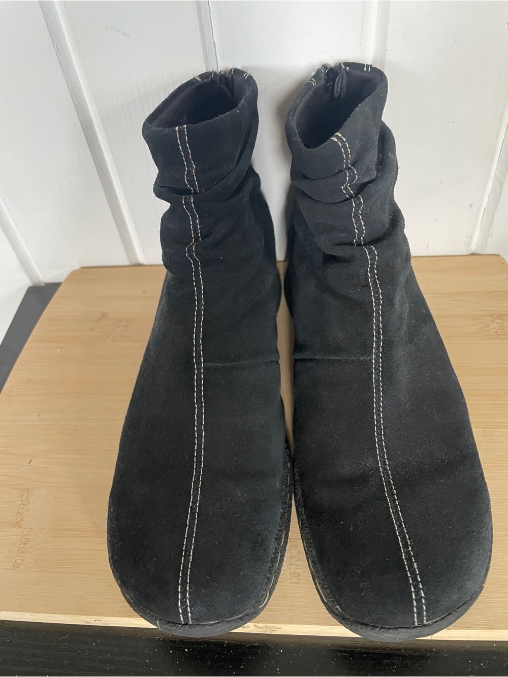 BareTraps Black Suede Ankle Booties with Contrast Stitching back zippers sz 7.5 - Picture 4 of 7